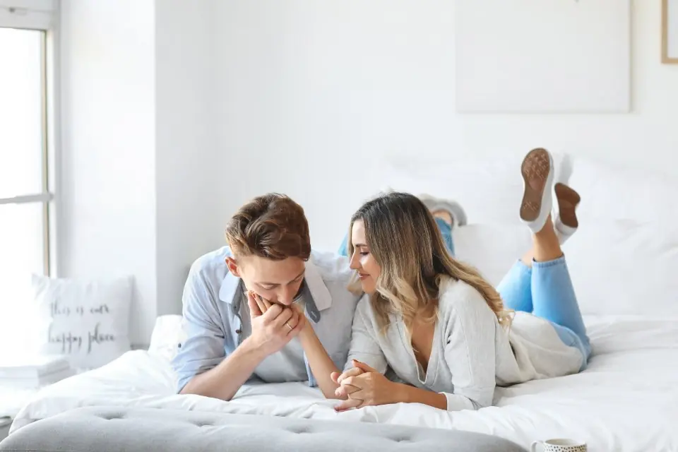 Comment choisir un gode ceinture quand on débute à deux