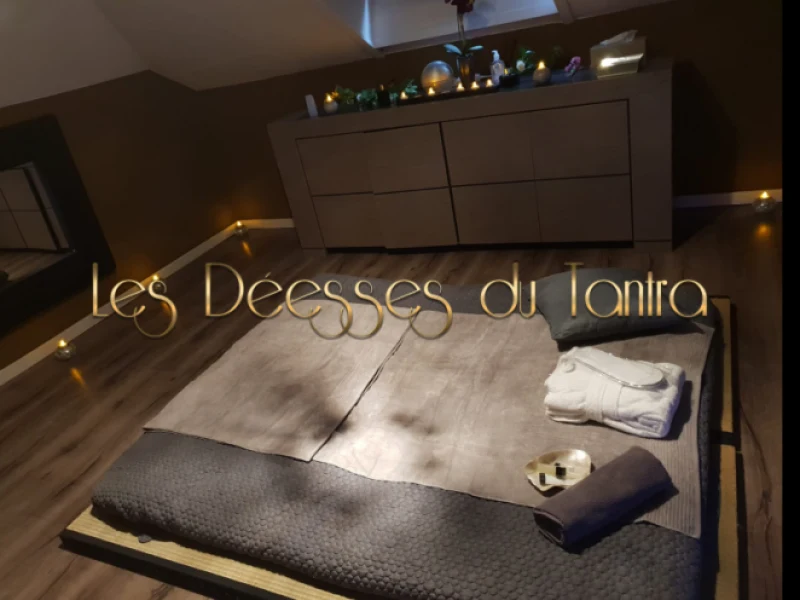 Inside Les Deesses Du Tantra