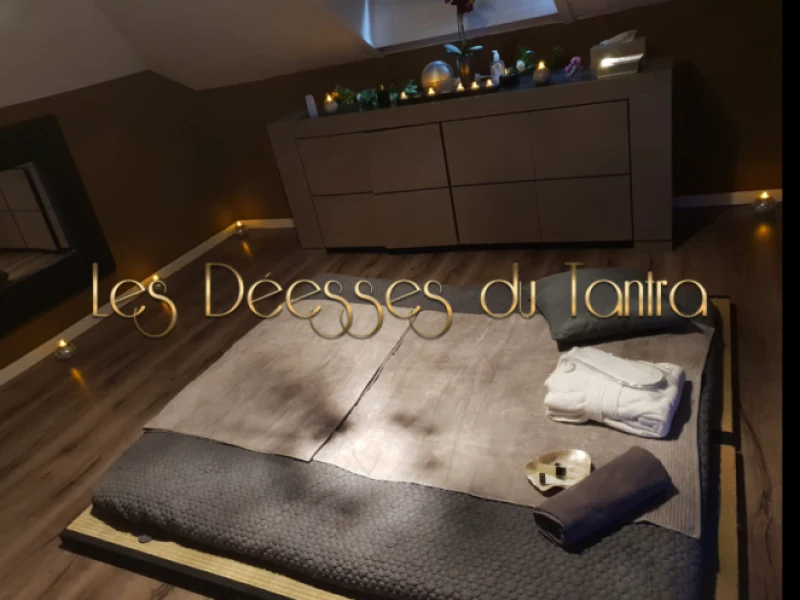 Inside Les Deesses Du Tantra