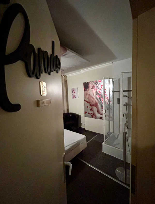 Gallery image - Massage Tantrique Geneve