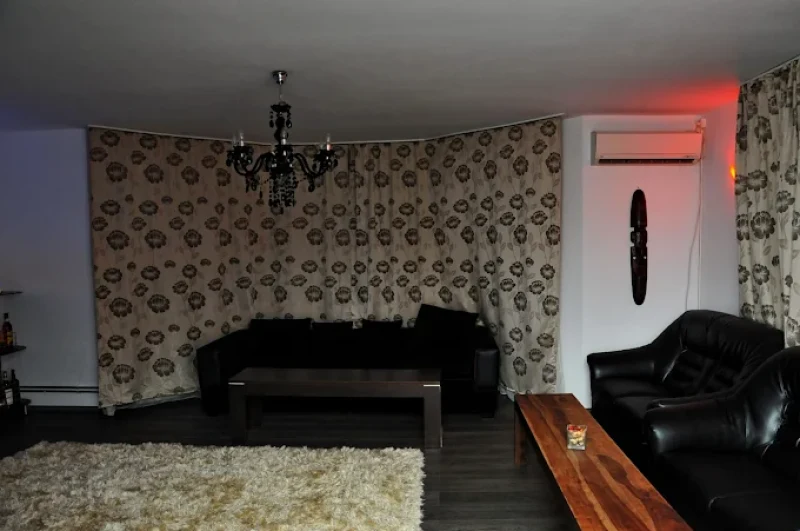 Tantric Palace ambiance