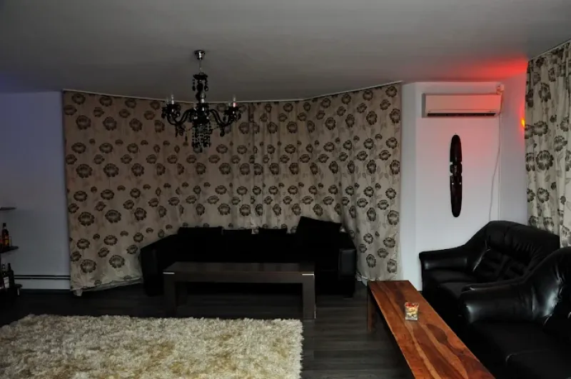 Tantric Palace ambiance