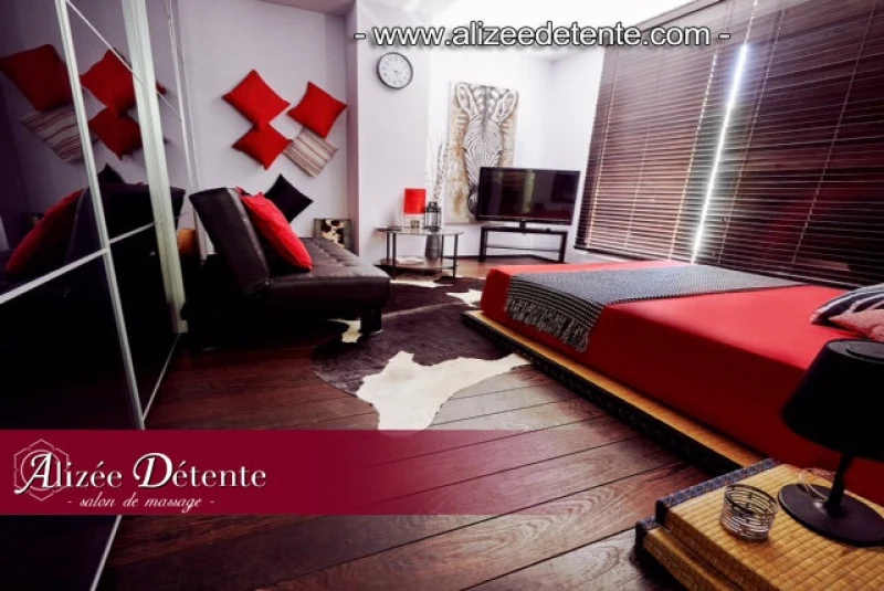 Inside Alizee Detente