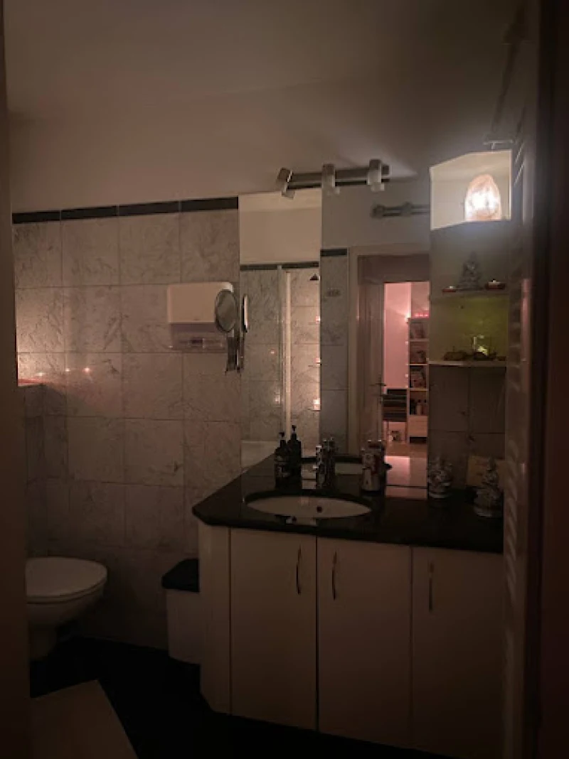 Inside Amethyst Massage