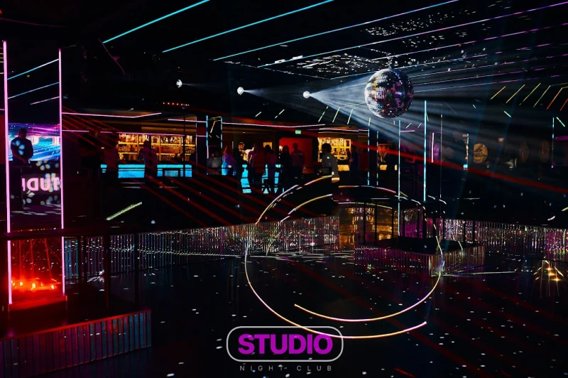 Studio Club - Interior view