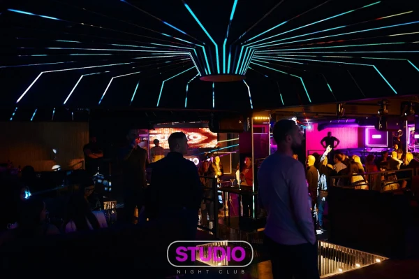 Gallery image - Studio Club