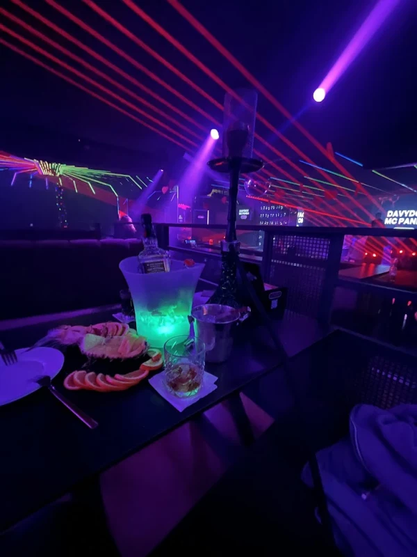 Studio Club atmosphere