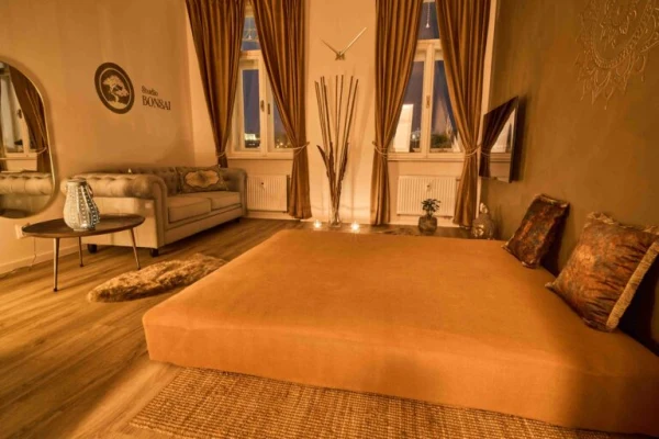 Gallery image - Bonsai Studio