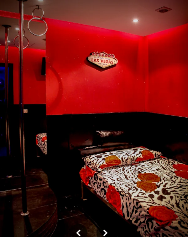 Strip Club Barcellona | Atmosfera da Las Vegas Night Girl