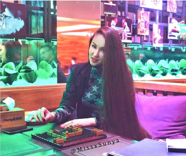PartyZAN game private club atmosphere
