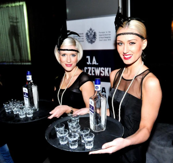 Discover Dekada Club