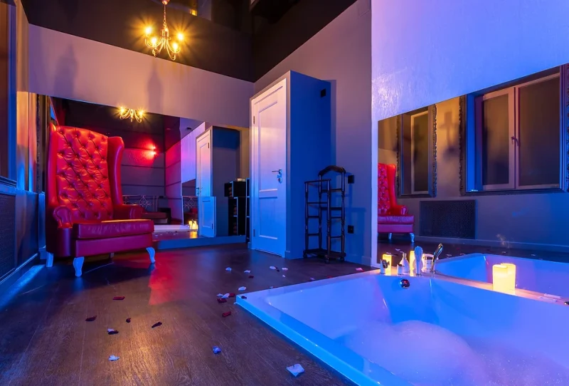 Men's Club Heat - Interior view