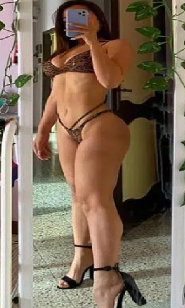 Discover Elif Erotic Girl