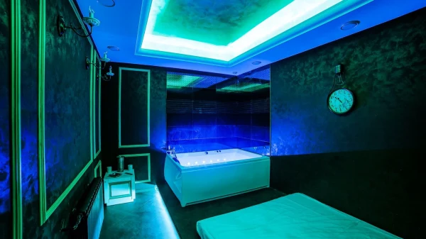 Red Rooms atmosphere