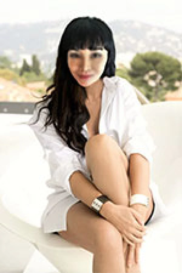 Erotic Nuru massage atmosphere