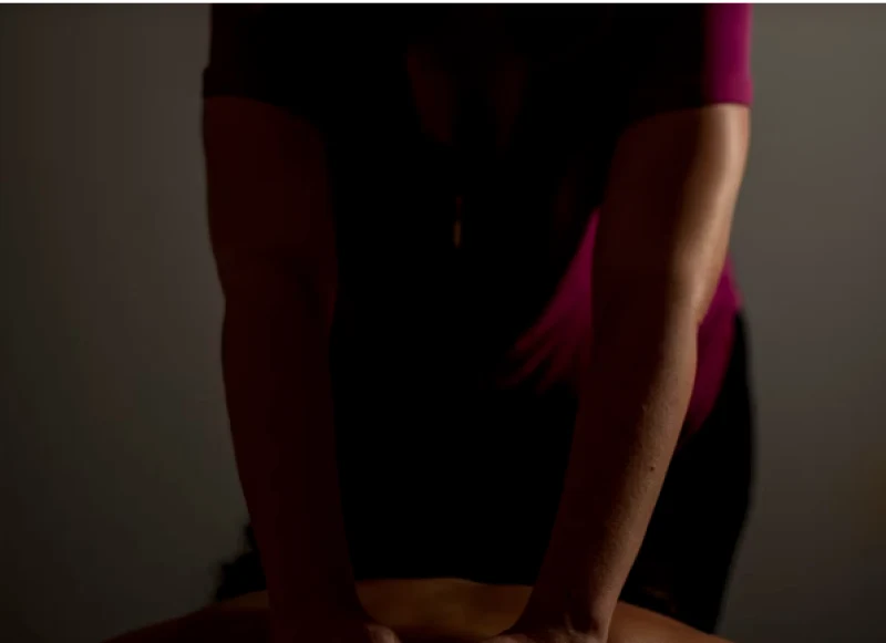 Aarohi E-Body Massage ambiance