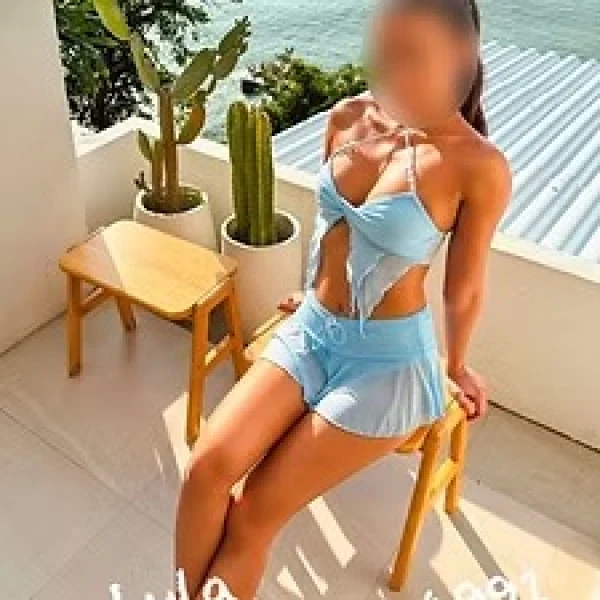 Ellite Body Rub atmosphere