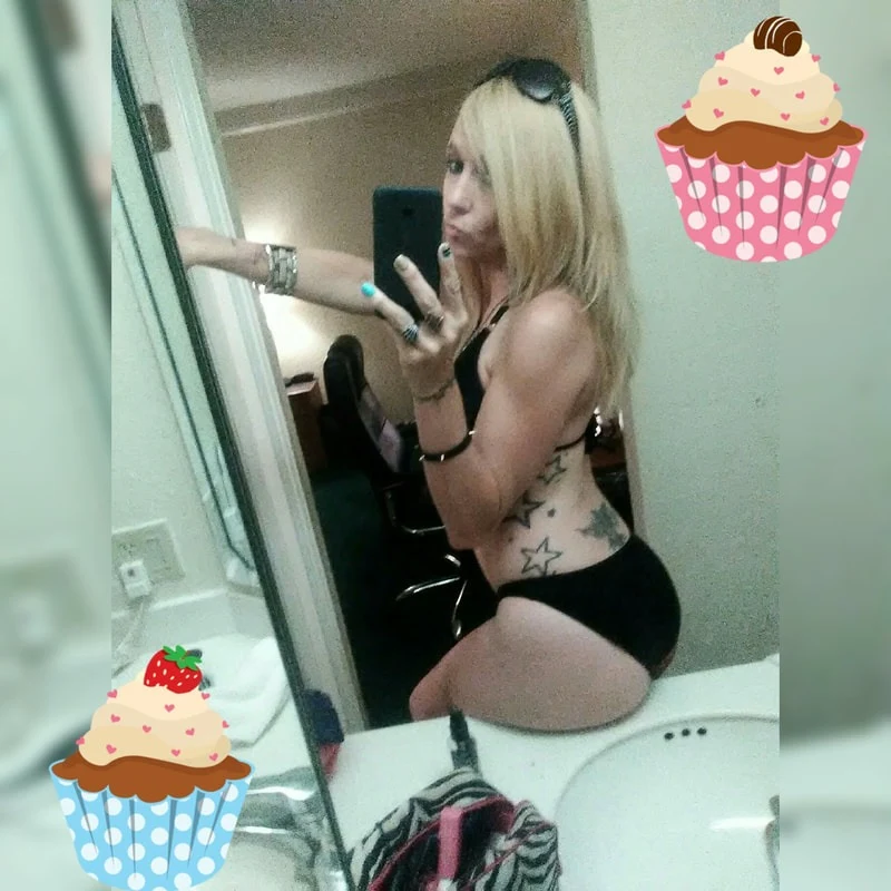 Nikkibreezy - Interior view