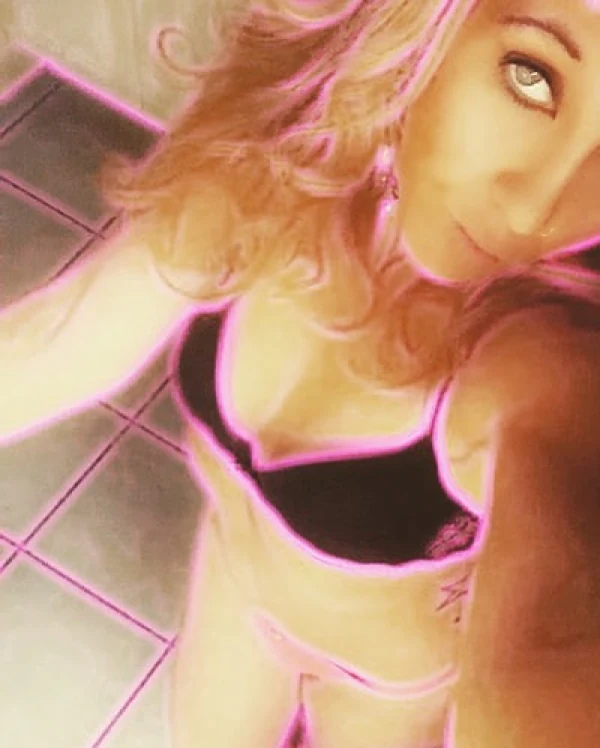 Gallery image - Nikkibreezy