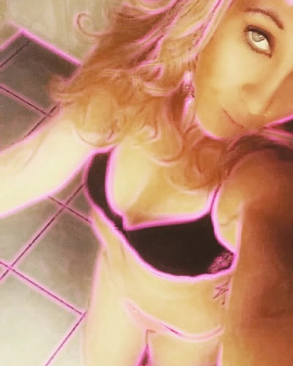 Gallery image - Nikkibreezy