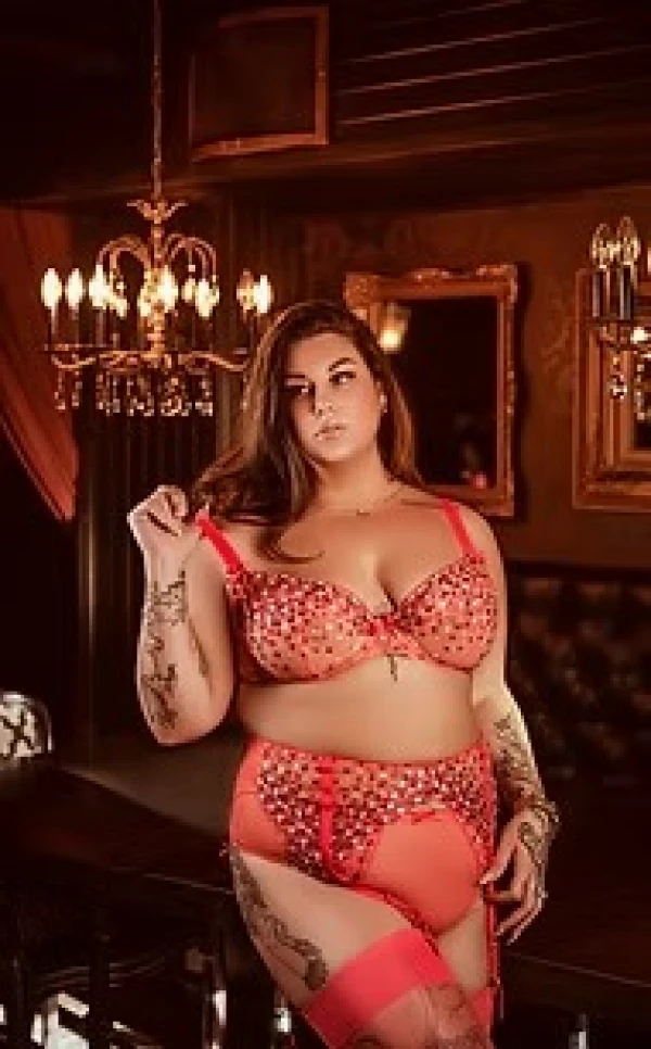 Discover Allumeuse Charnelle