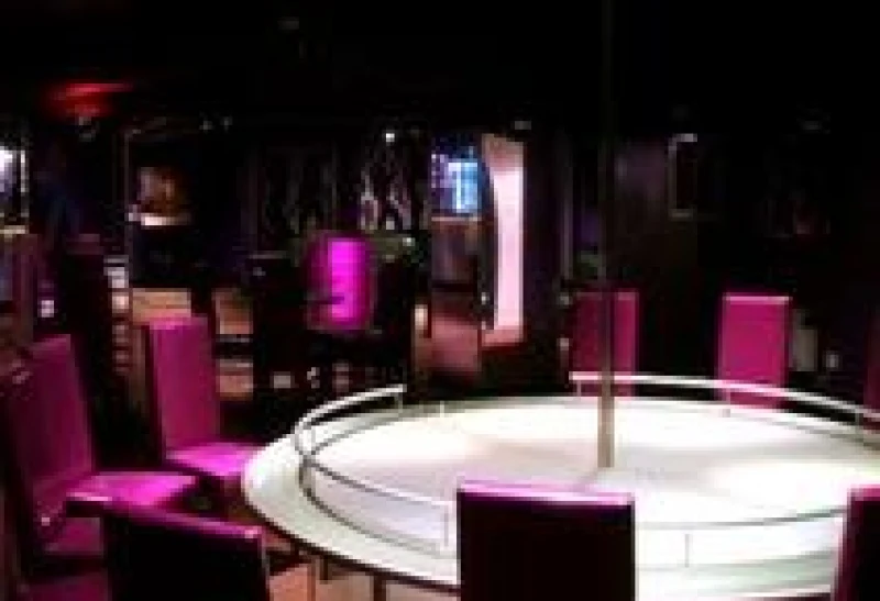 Private Eyes - Interior view