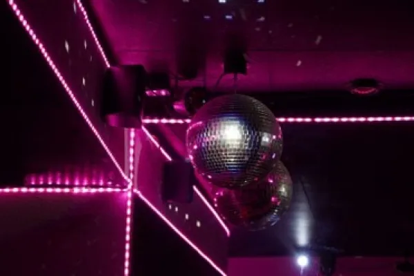 Dolce Vita Table Dance experience