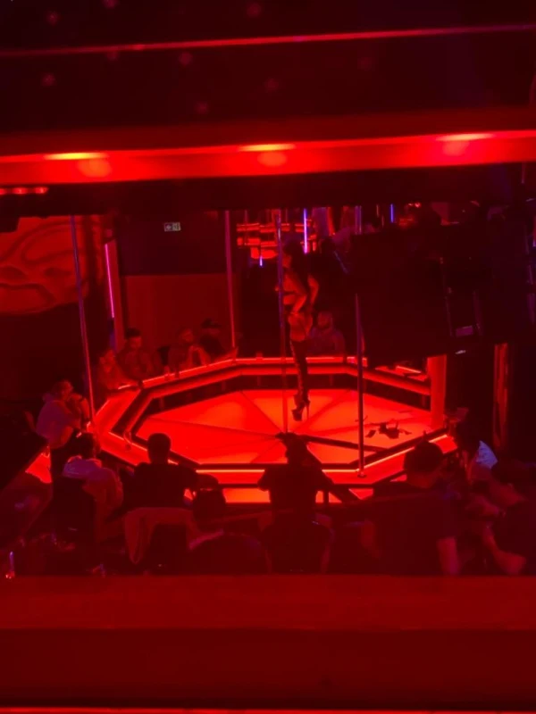 Femina Table Dance experience