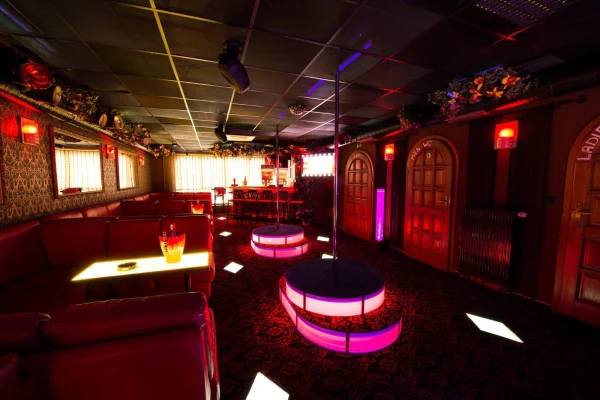 Gallery image - Club101