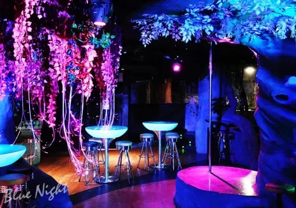 Luxury Strip Barcelona atmosphere