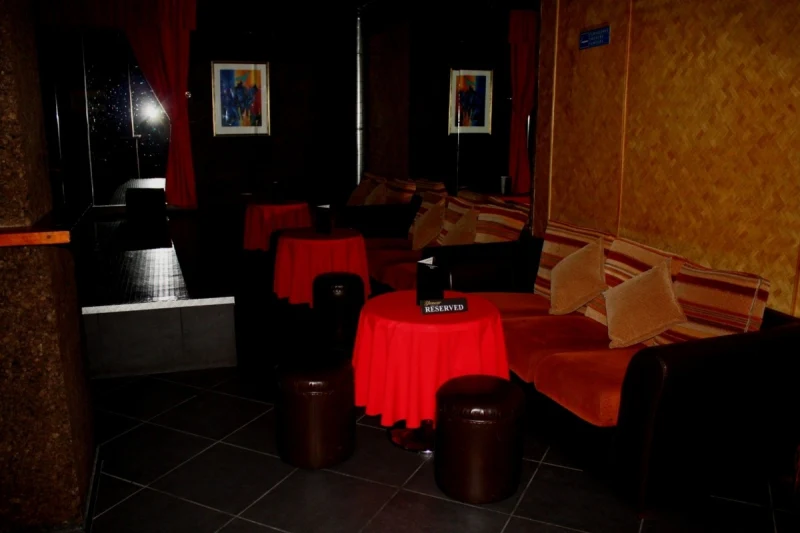 Inside Glamour Gentlemens Club