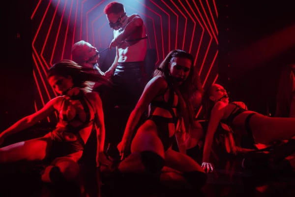 Interiér kabaretu Le Rouge
