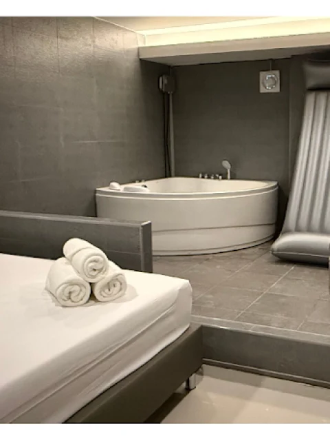 Hiso Nuru Massage, Bangkok'ta erotik masaj ilanı