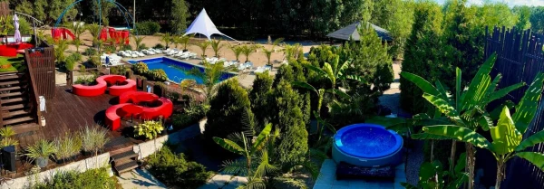 Jacuzzi Club atmosphere