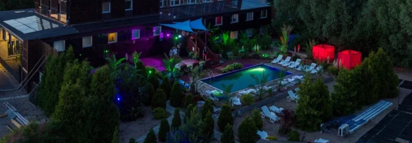 Gallery image - Jacuzzi Club