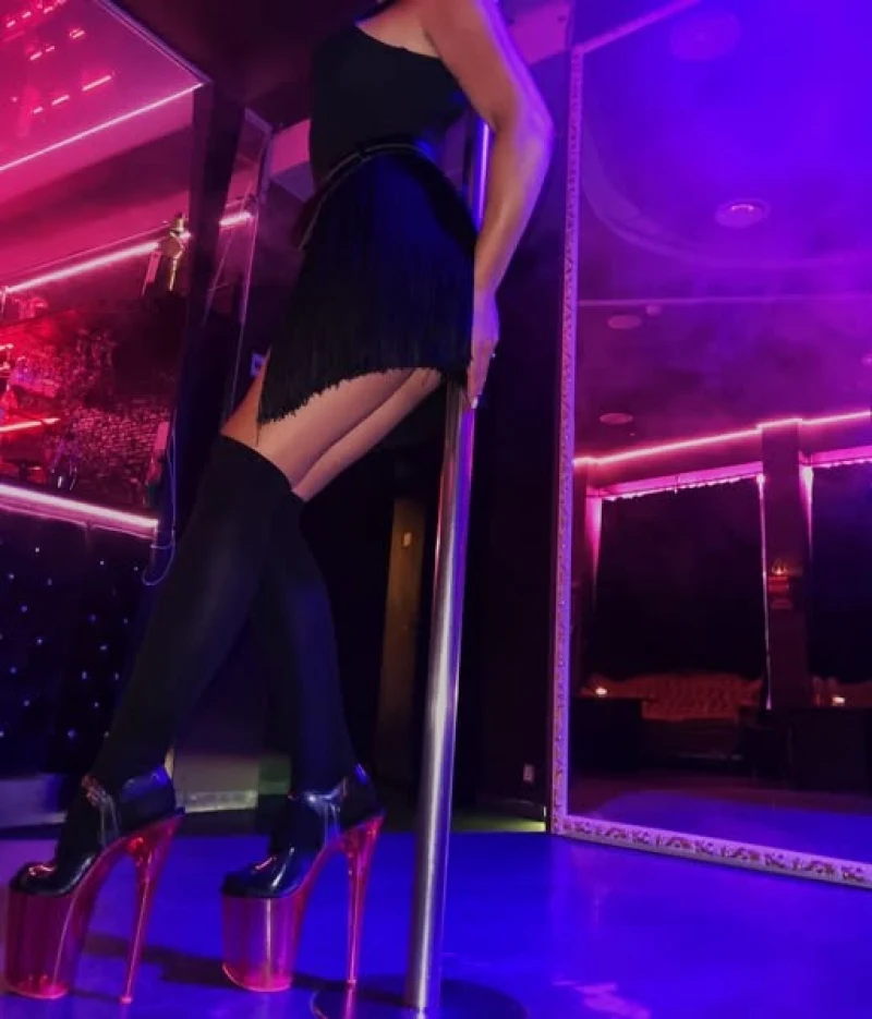 Versus Strip Club ambiance