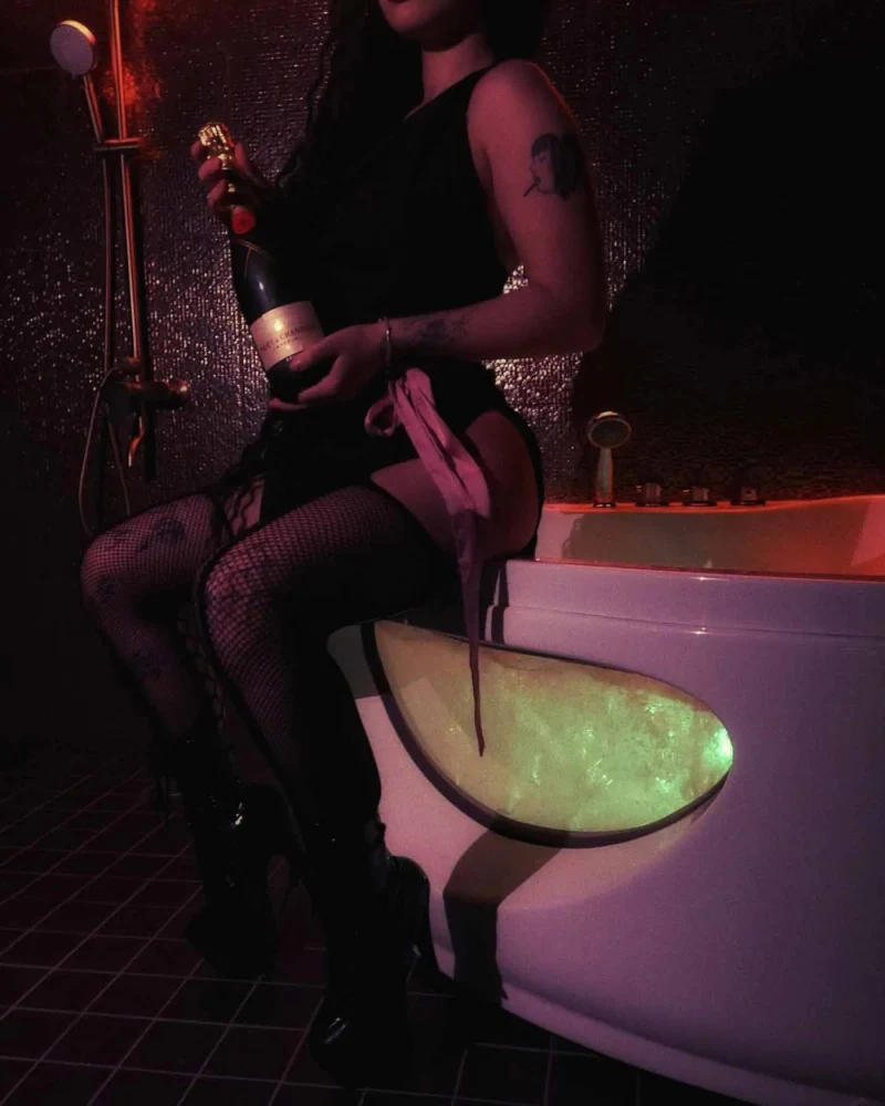 Golden Time Gentlemens club ambiance