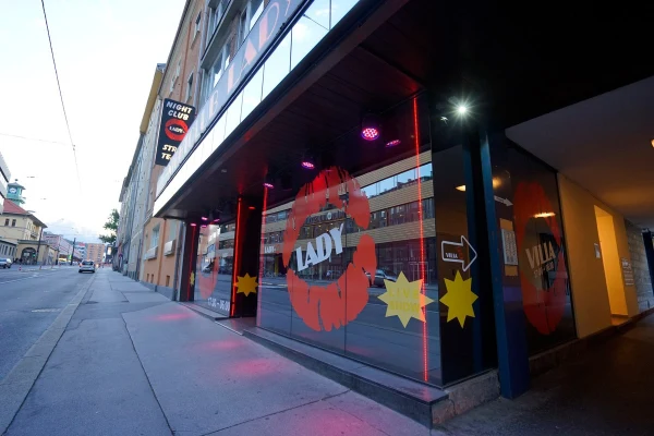Gallery image - Lady O