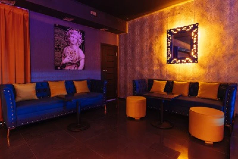 Inside Cezarstrip