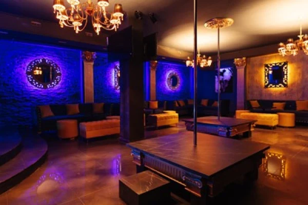 Cezarstrip interior