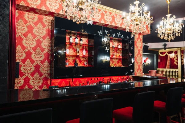 Papillon Club interior