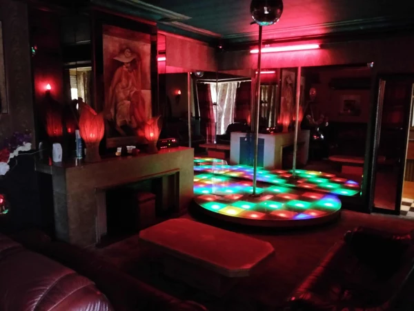 Club Riviera atmosphere