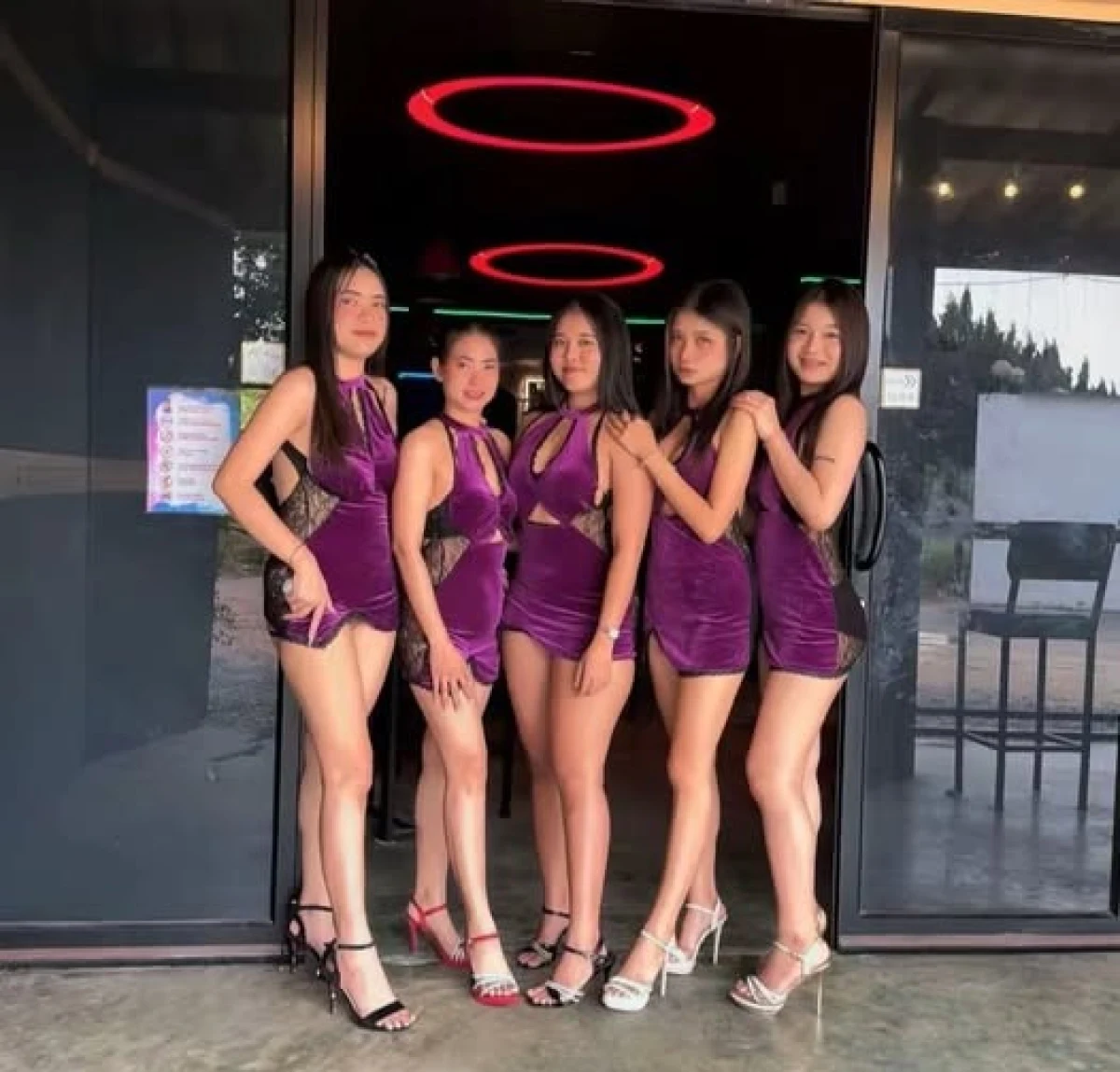 The Lake Gentleman Club - Gentlemens club in Chon Buri