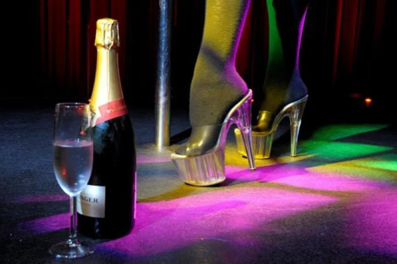 Shakerz Show Lounge ambiance