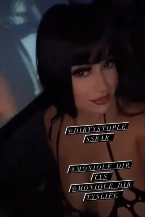 Dirty's Topless atmosphere