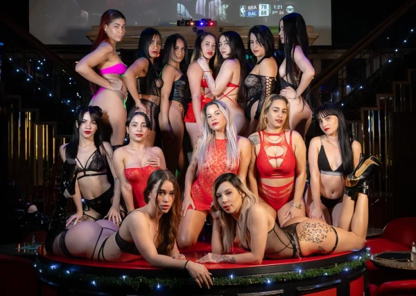 Chicas Llocas Dallas atmosphere
