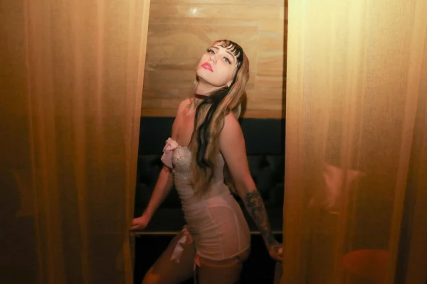 Gallery image - The Diamond Cabaret
