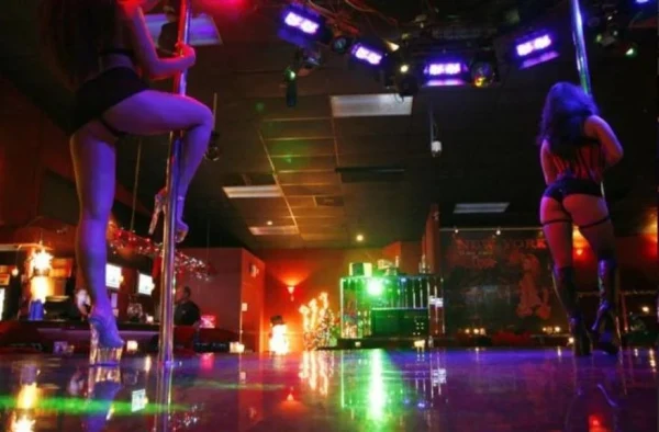 Discover Coliseum Gentlemens Club