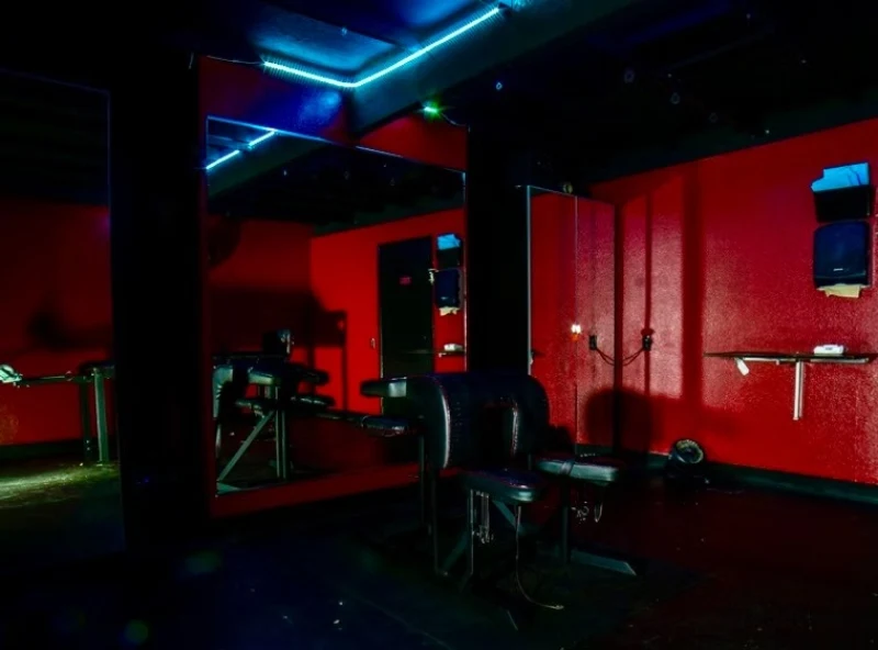 House of Black ambiance