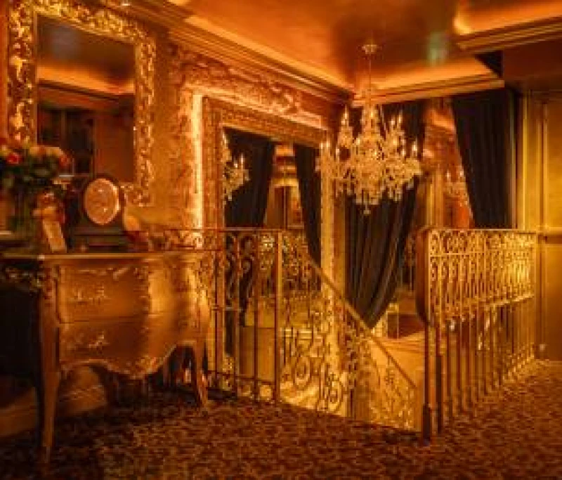 Taken Club - Interior view